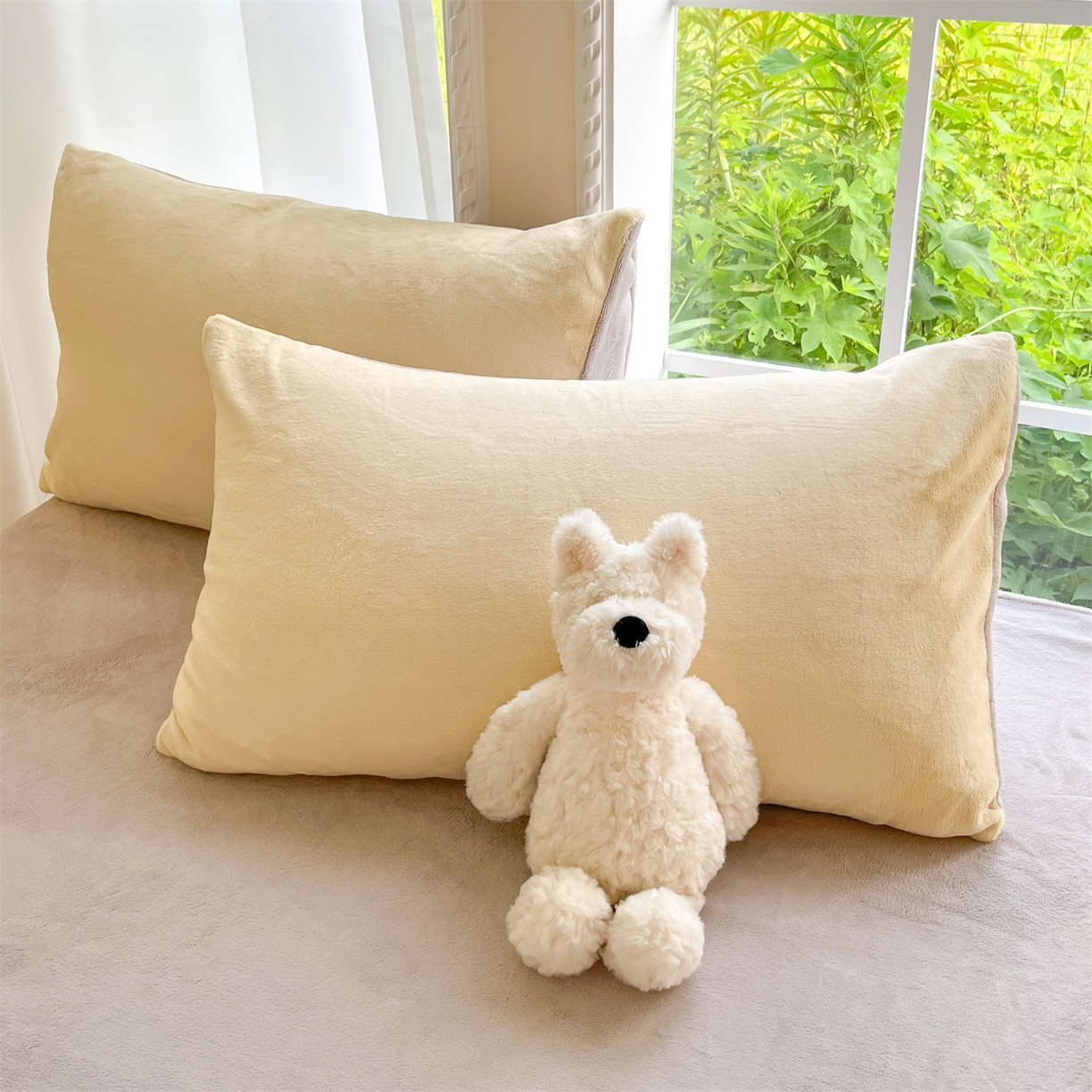 91家纺网 家纺一手货源 找家纺 云棉坊 2025新款高克重牛奶绒四件套-满绣系列 小熊-奶黄灰