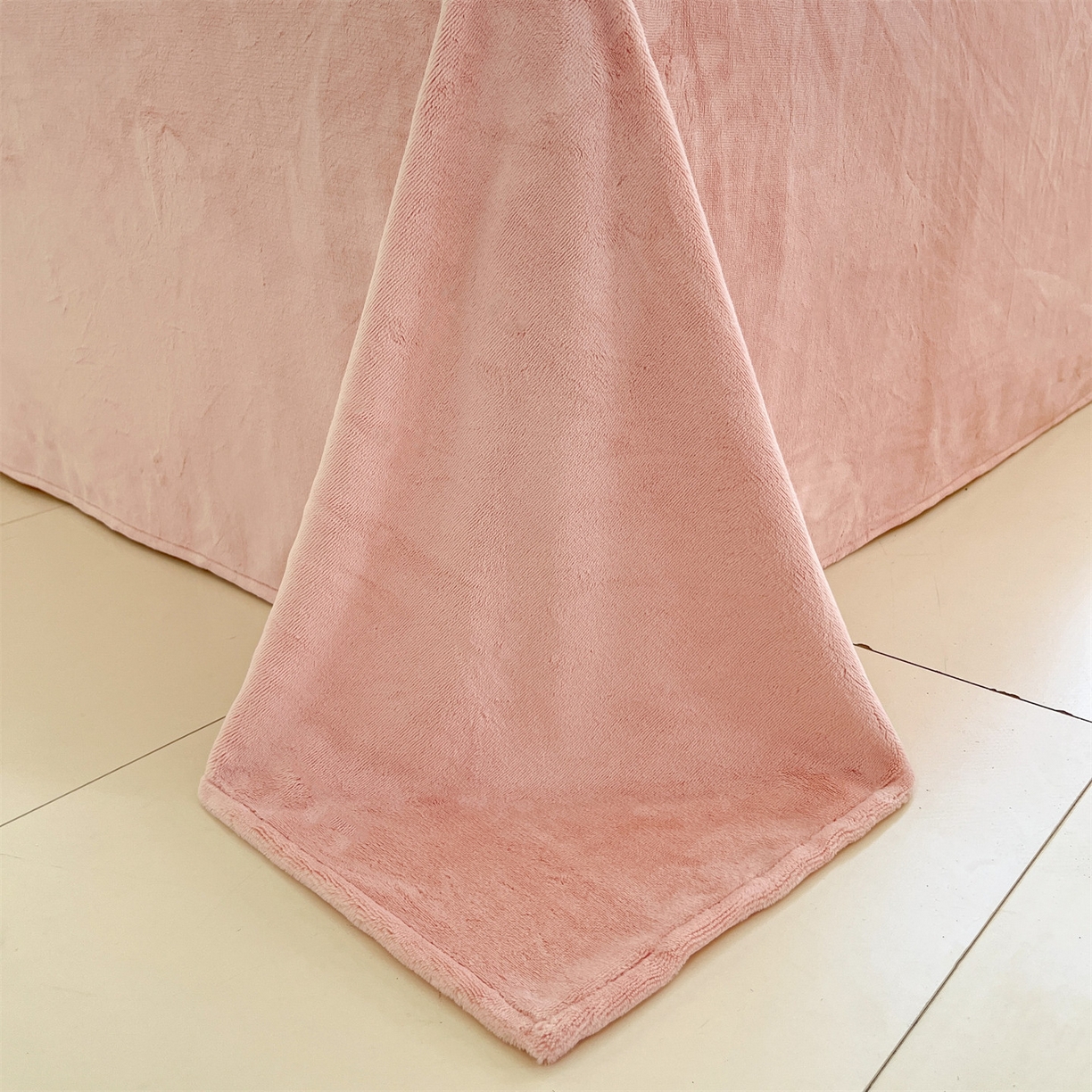 91家纺网 家纺一手货源 找家纺 云棉坊 2025新款高克重牛奶绒四件套-满绣系列 郁金香-奶白粉