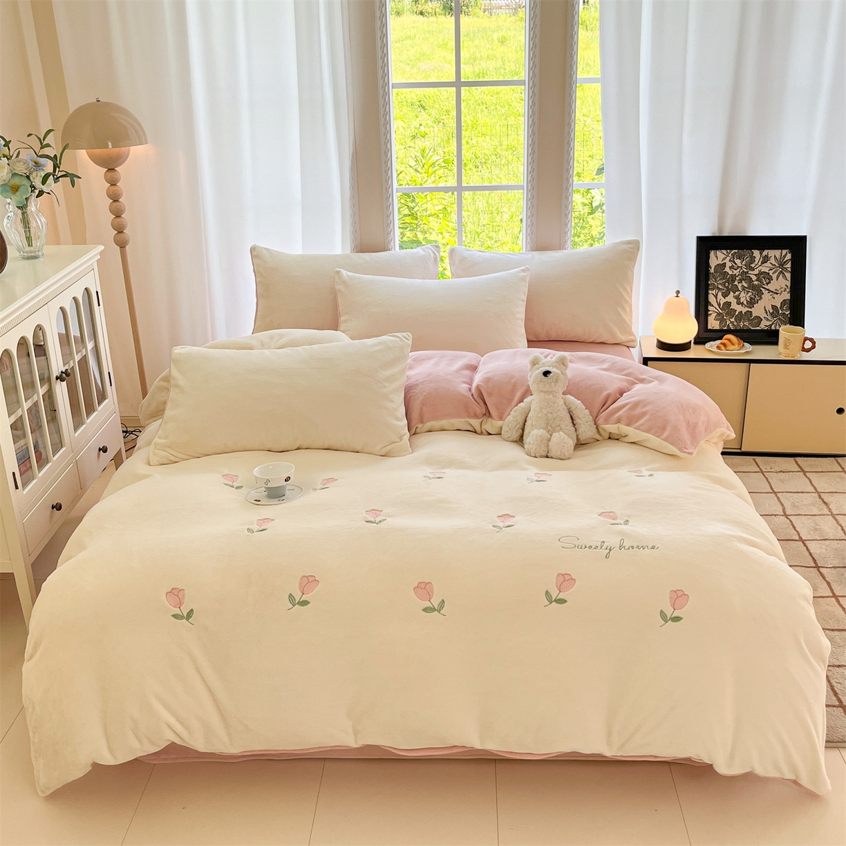 91家纺网 家纺一手货源 找家纺 云棉坊 2025新款高克重牛奶绒四件套-满绣系列 郁金香-奶白粉