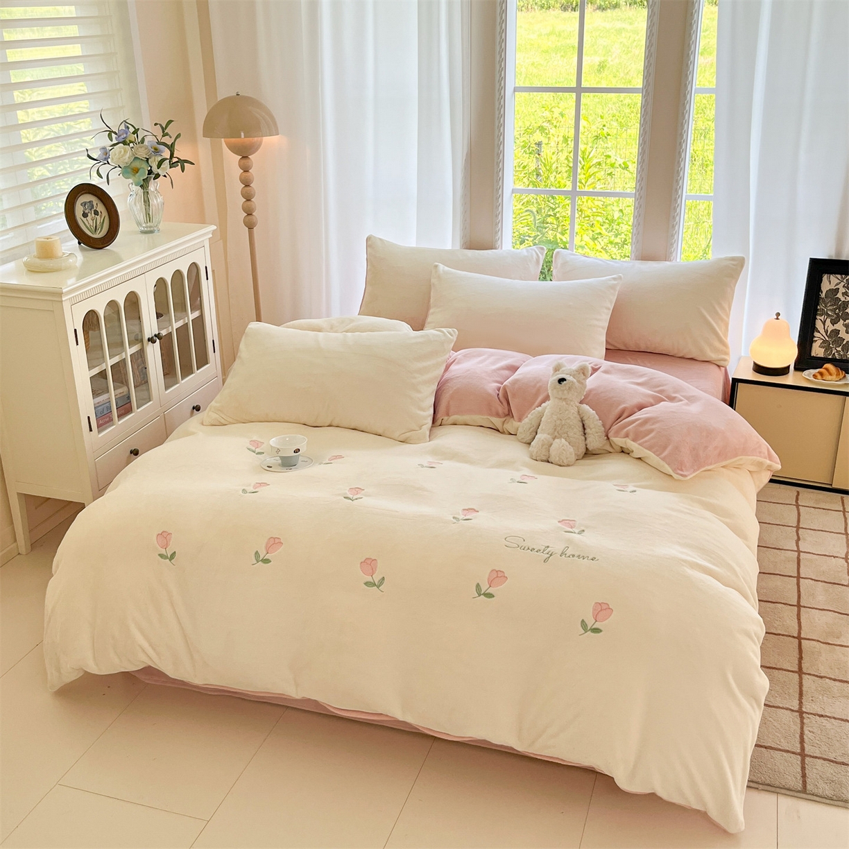 91家纺网 家纺一手货源 找家纺 云棉坊 2025新款高克重牛奶绒四件套-满绣系列 郁金香-奶白粉