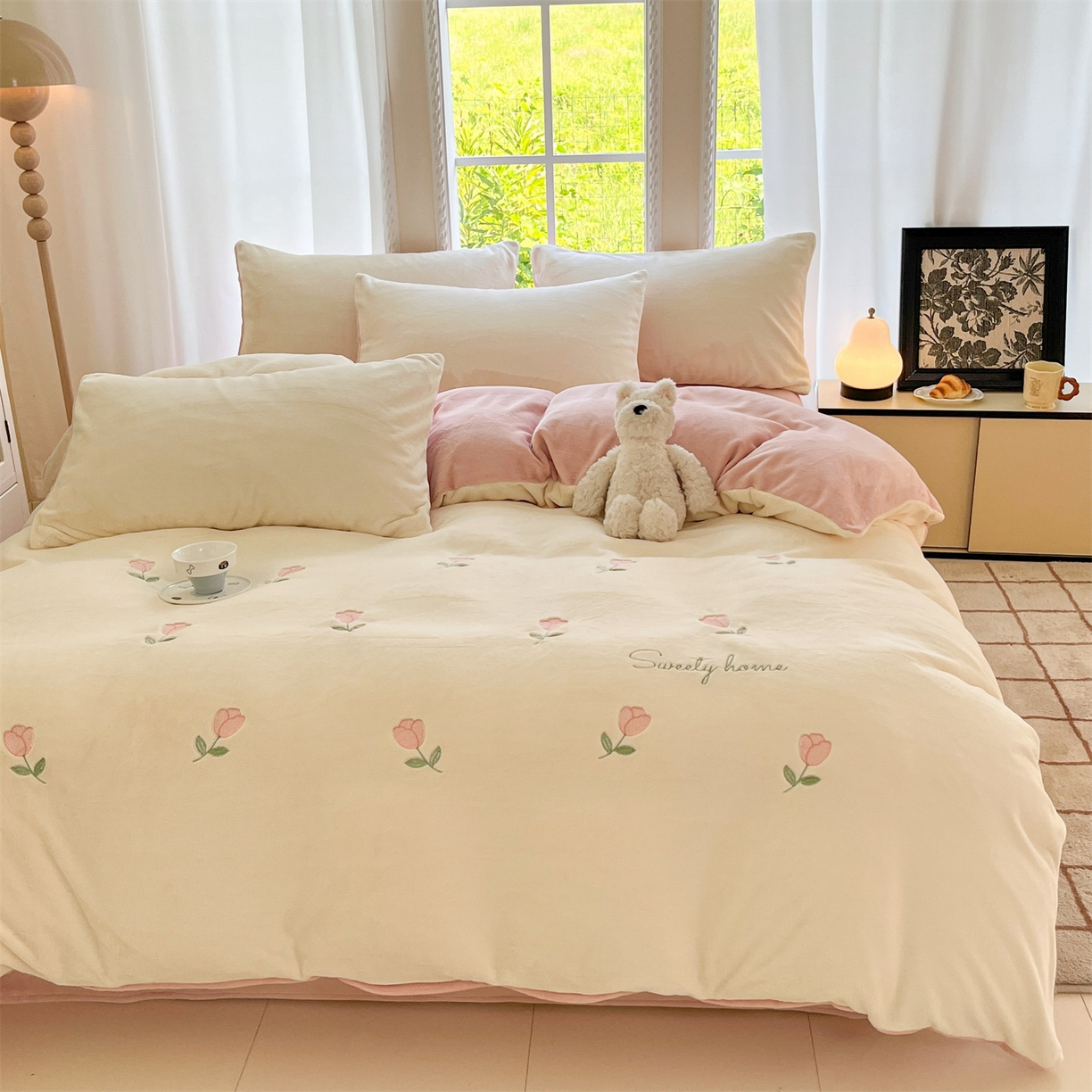 91家纺网 家纺一手货源 找家纺 云棉坊 2025新款高克重牛奶绒四件套-满绣系列 郁金香-奶白粉