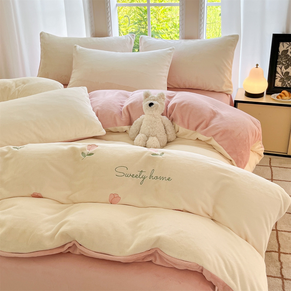 91家纺网 家纺一手货源 找家纺 云棉坊 2025新款高克重牛奶绒四件套-满绣系列 郁金香-奶白粉