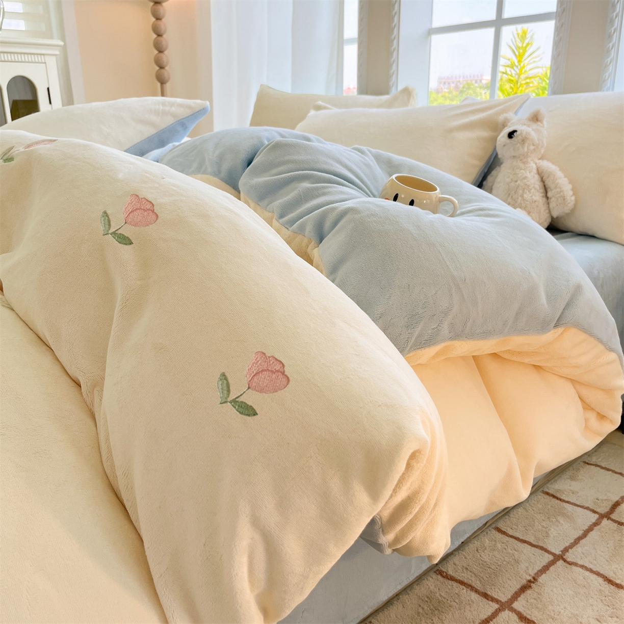 云棉坊 2025新款高克重牛奶绒四件套-满绣系列 郁金香-奶白蓝