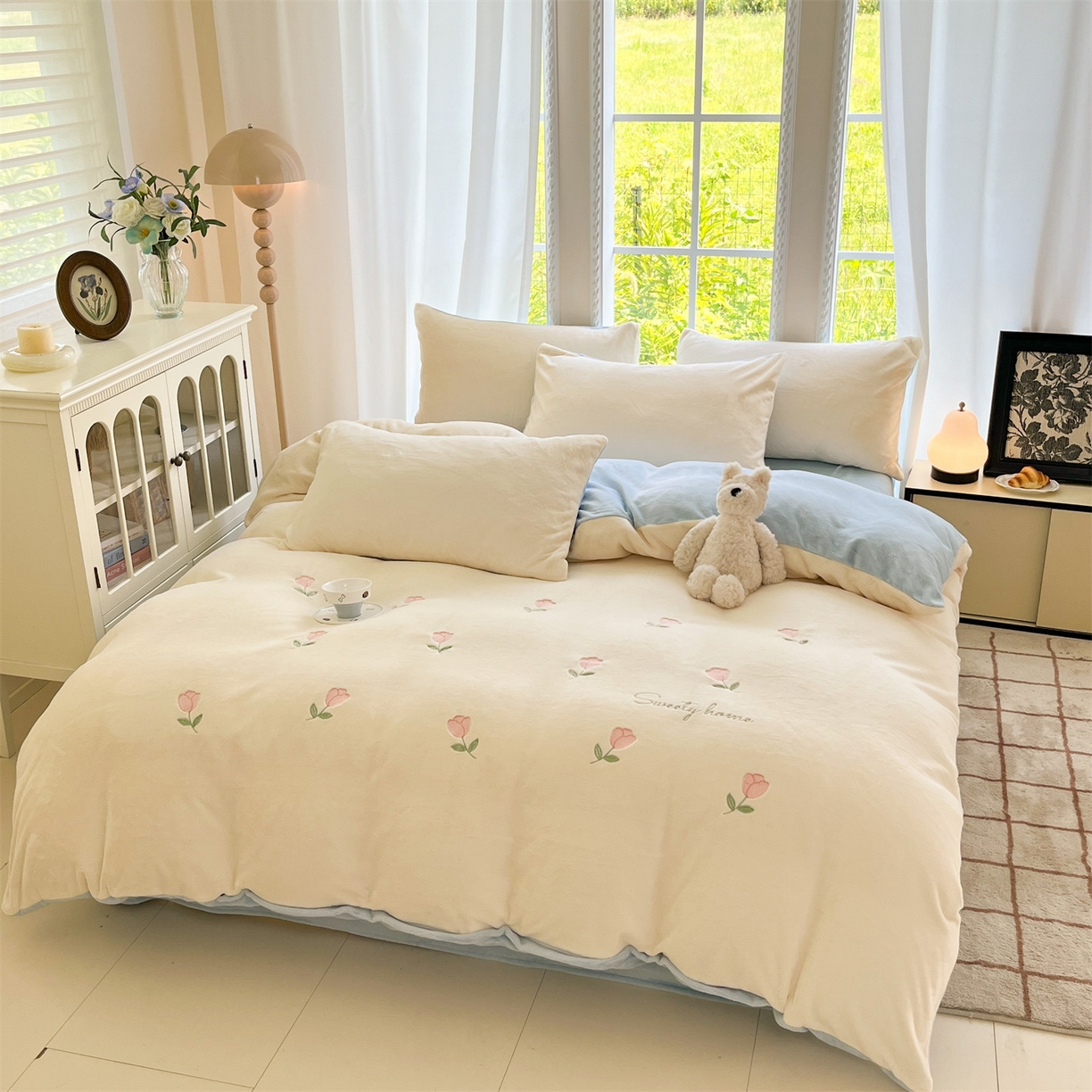 91家纺网 家纺一手货源 找家纺 云棉坊 2025新款高克重牛奶绒四件套-满绣系列 郁金香-奶白蓝