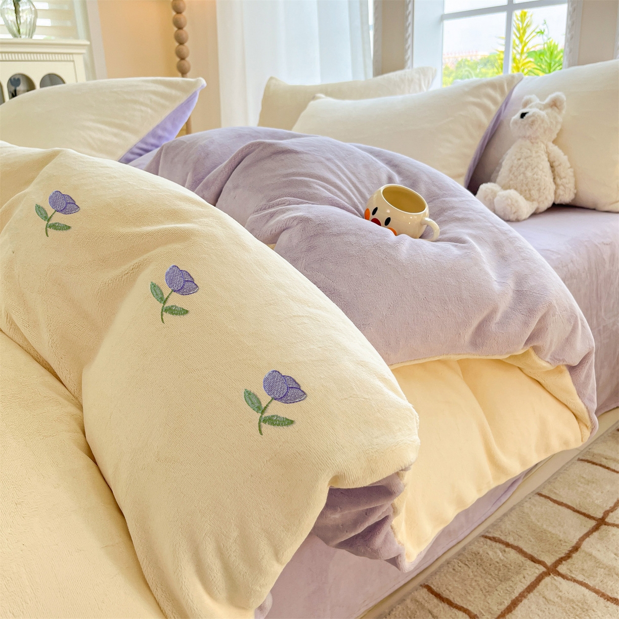 91家纺网 家纺一手货源 找家纺 云棉坊 2025新款高克重牛奶绒四件套-满绣系列 郁金香-奶白紫