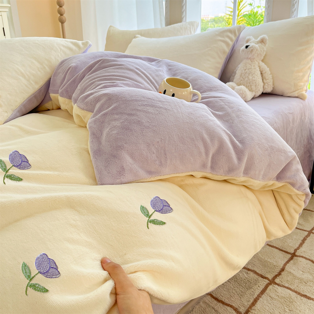 91家纺网 家纺一手货源 找家纺 云棉坊 2025新款高克重牛奶绒四件套-满绣系列 郁金香-奶白紫