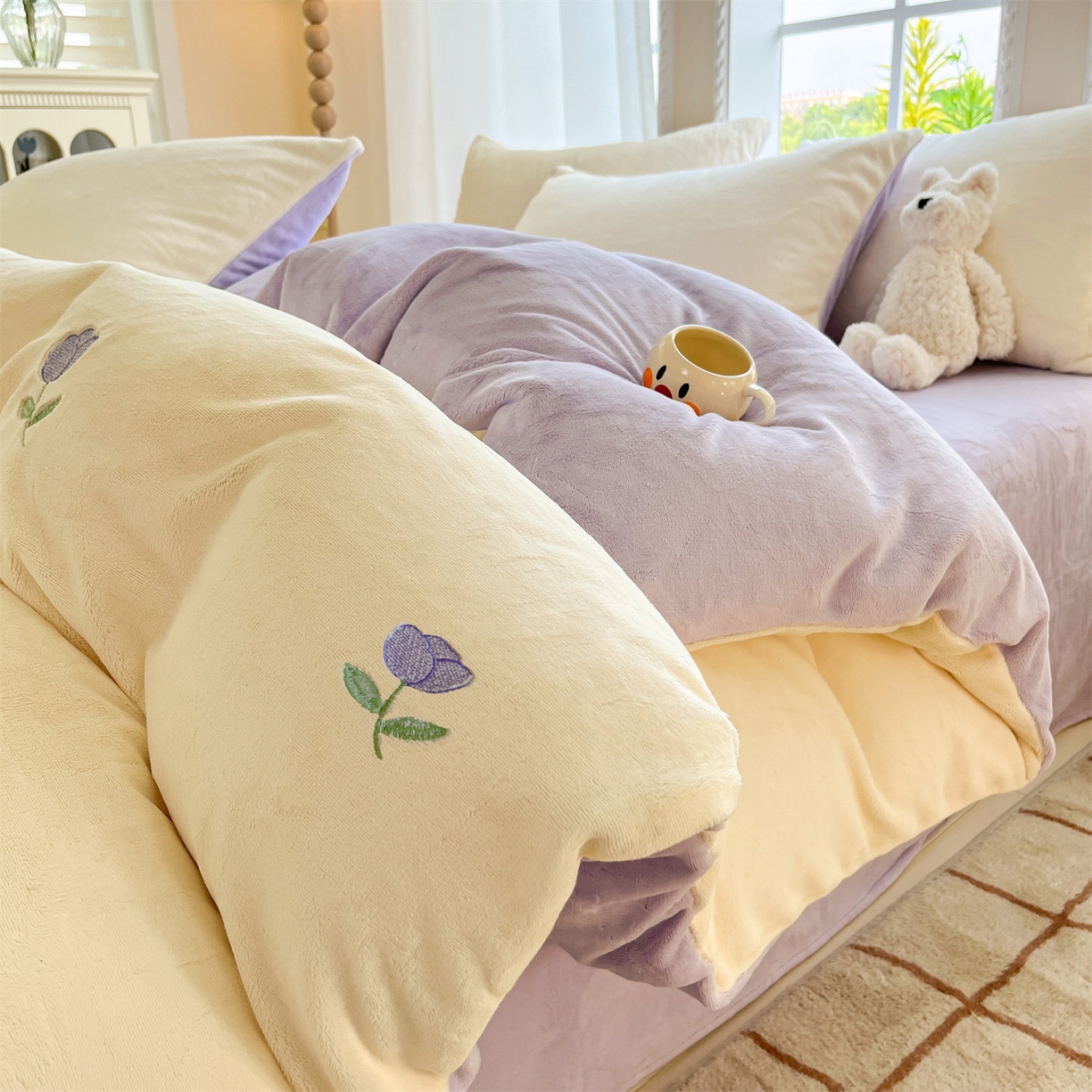 91家纺网 家纺一手货源 找家纺 云棉坊 2025新款高克重牛奶绒四件套-满绣系列 郁金香-奶白紫