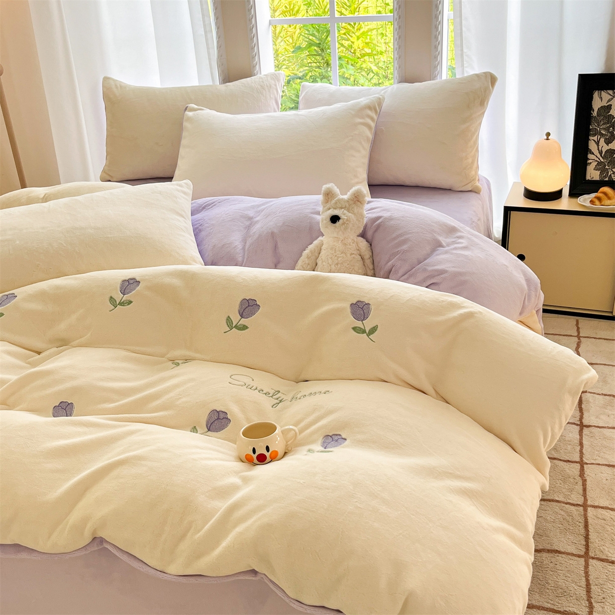 91家纺网 家纺一手货源 找家纺 云棉坊 2025新款高克重牛奶绒四件套-满绣系列 郁金香-奶白紫
