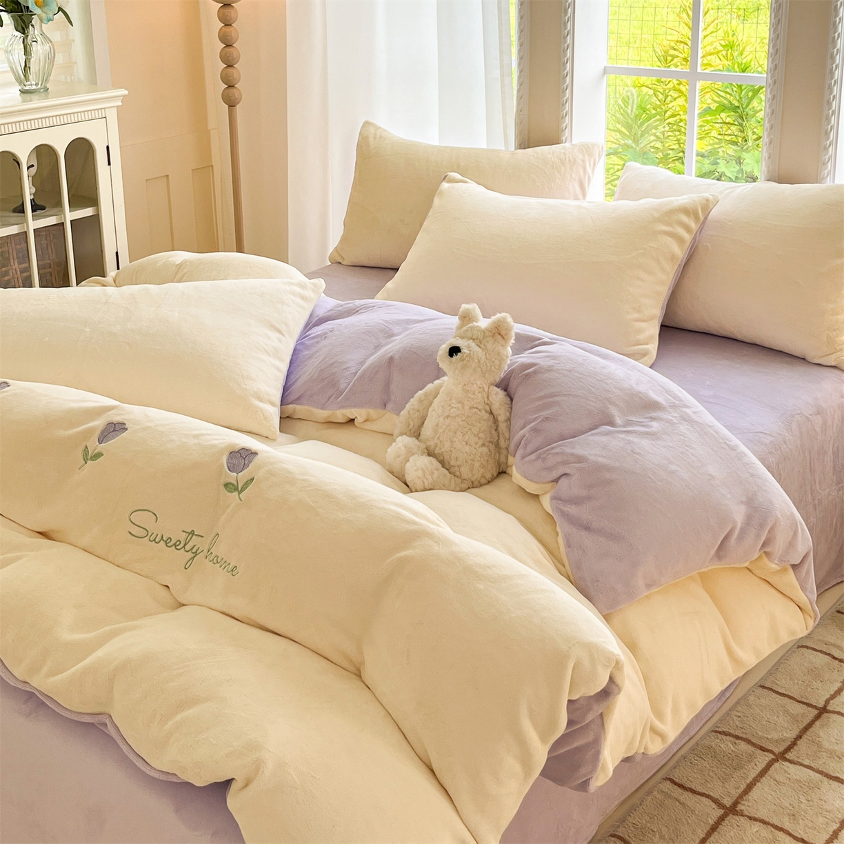 91家纺网 家纺一手货源 找家纺 云棉坊 2025新款高克重牛奶绒四件套-满绣系列 郁金香-奶白紫