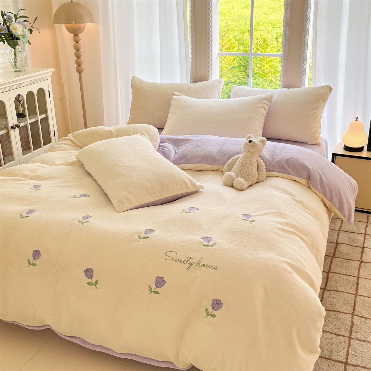 91家纺网 家纺一手货源 找家纺 云棉坊 2025新款高克重牛奶绒四件套-满绣系列 郁金香-奶白紫