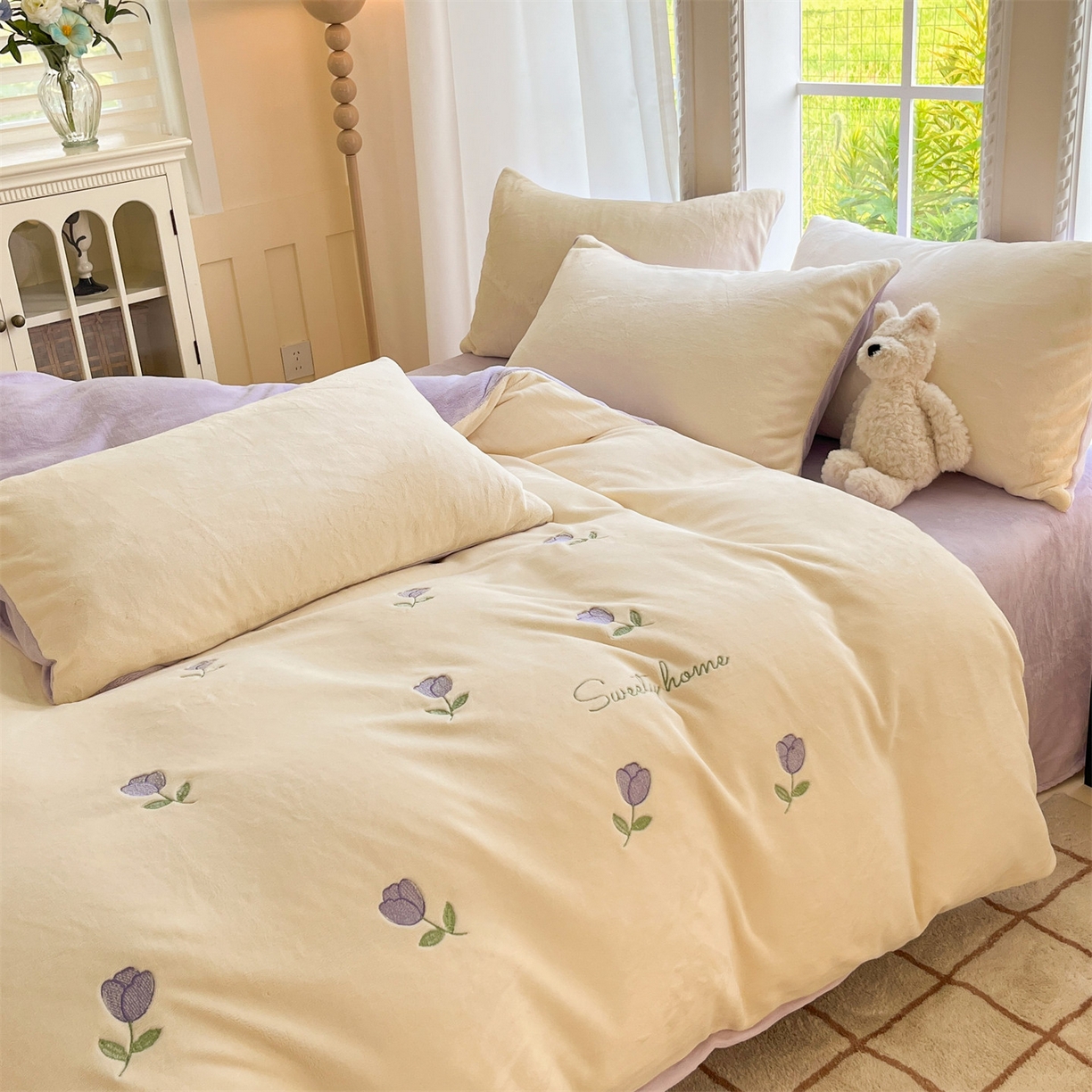 91家纺网 家纺一手货源 找家纺 云棉坊 2025新款高克重牛奶绒四件套-满绣系列 郁金香-奶白紫