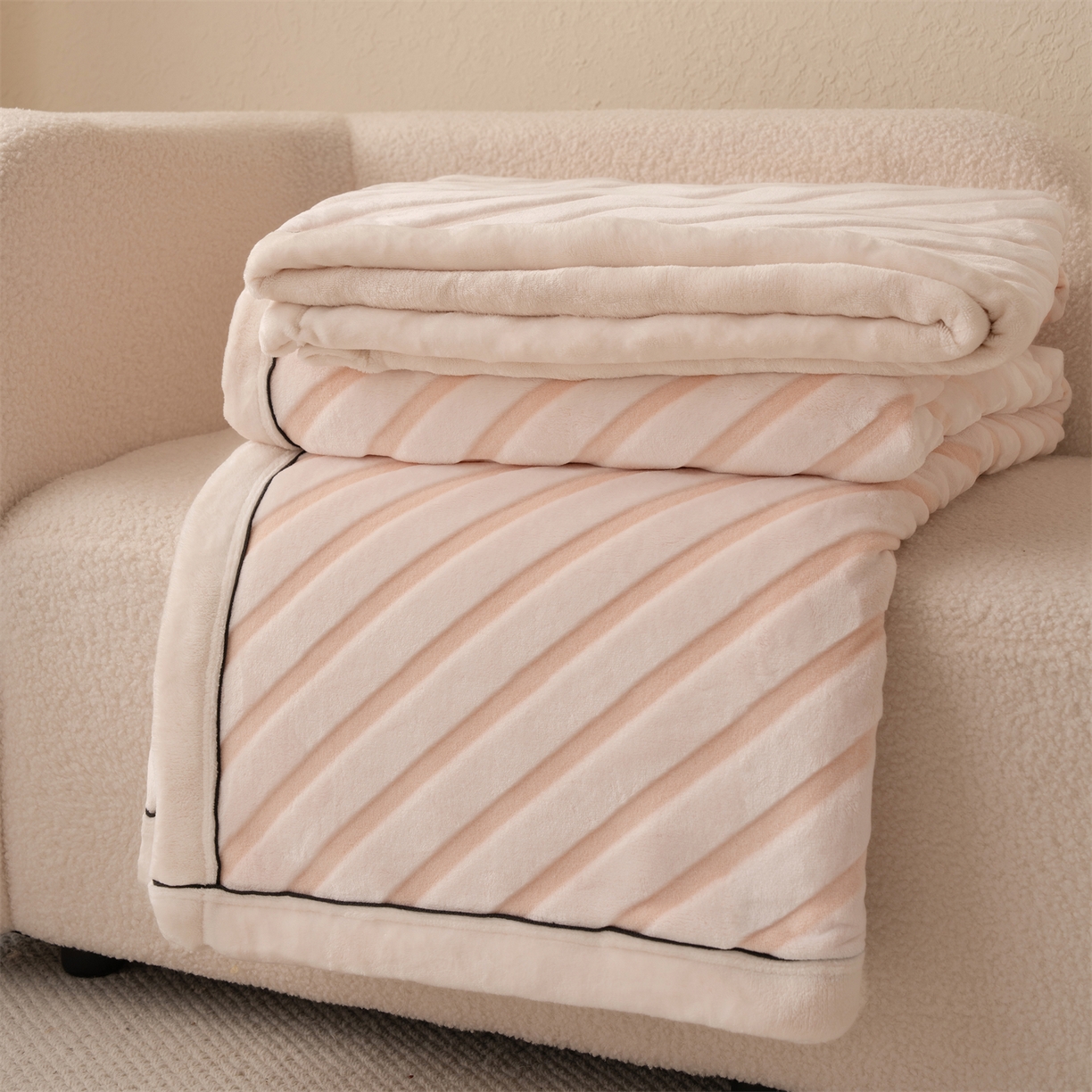 91家纺网 家纺一手货源 找家纺 （总）源舍家纺 2025新款绵眠条牛奶绒毛毯 毯子毛毯