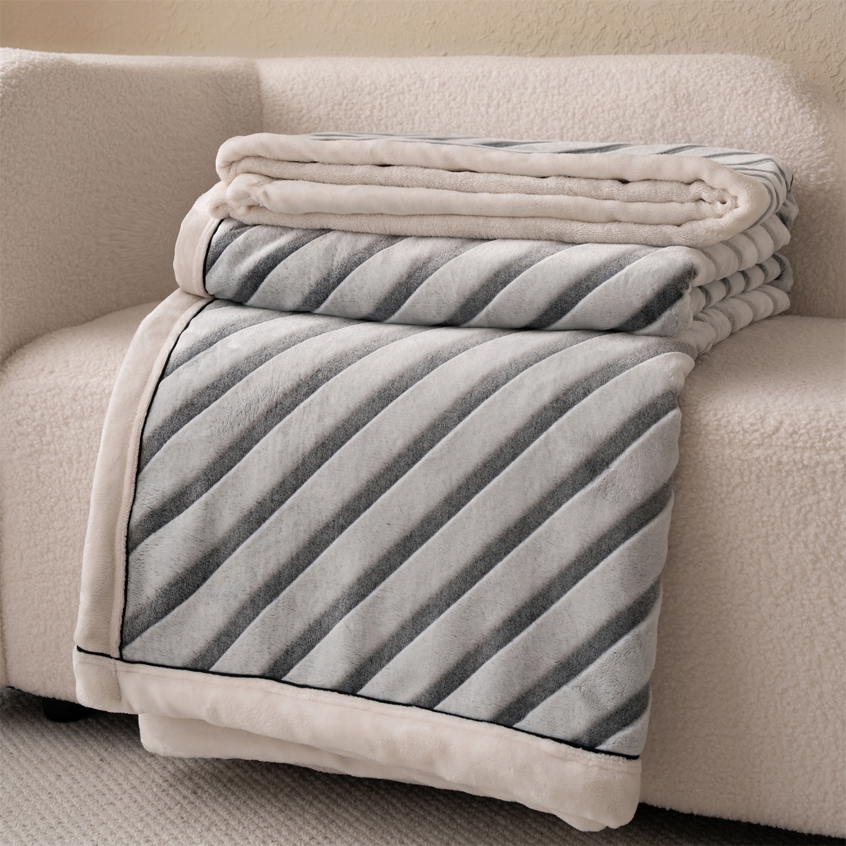 91家纺网 家纺一手货源 找家纺 （总）源舍家纺 2025新款绵眠条牛奶绒毛毯 毯子毛毯