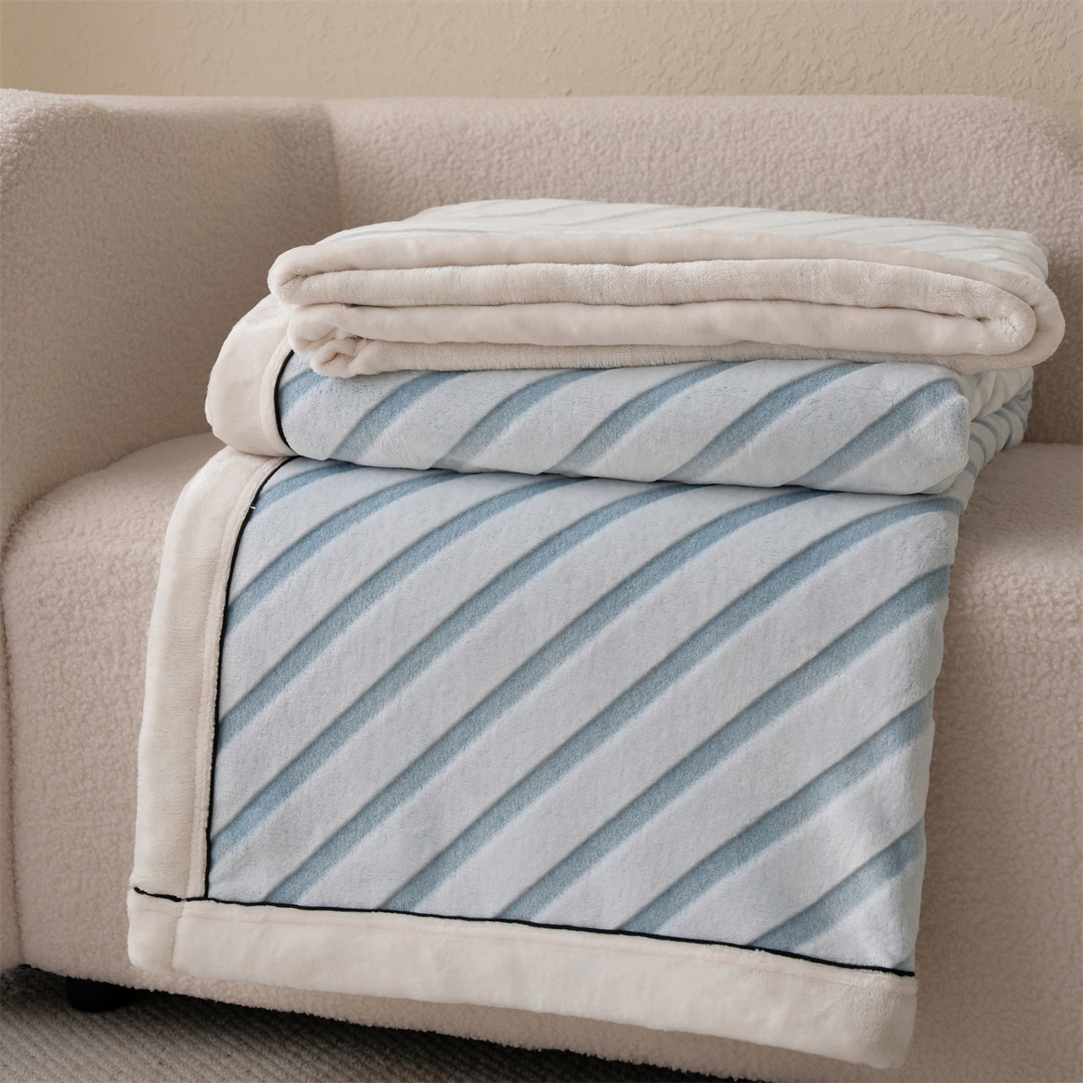 91家纺网 家纺一手货源 找家纺 （总）源舍家纺 2025新款绵眠条牛奶绒毛毯 毯子毛毯