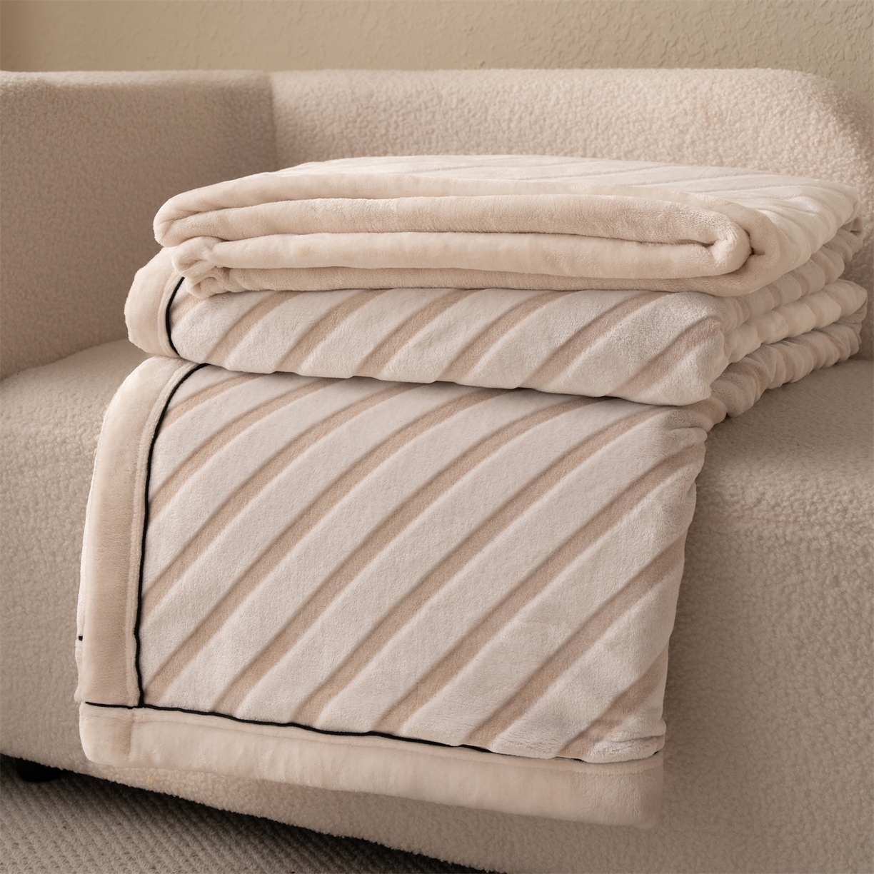 91家纺网 家纺一手货源 找家纺 （总）源舍家纺 2025新款绵眠条牛奶绒毛毯 毯子毛毯