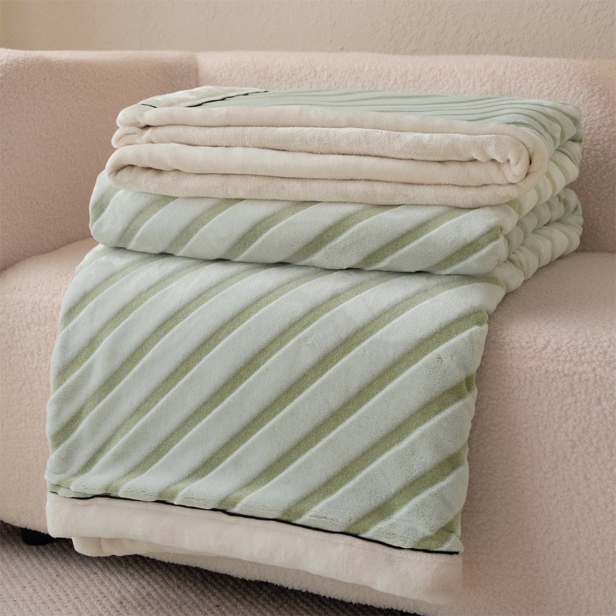 91家纺网 家纺一手货源 找家纺 （总）源舍家纺 2025新款绵眠条牛奶绒毛毯 毯子毛毯