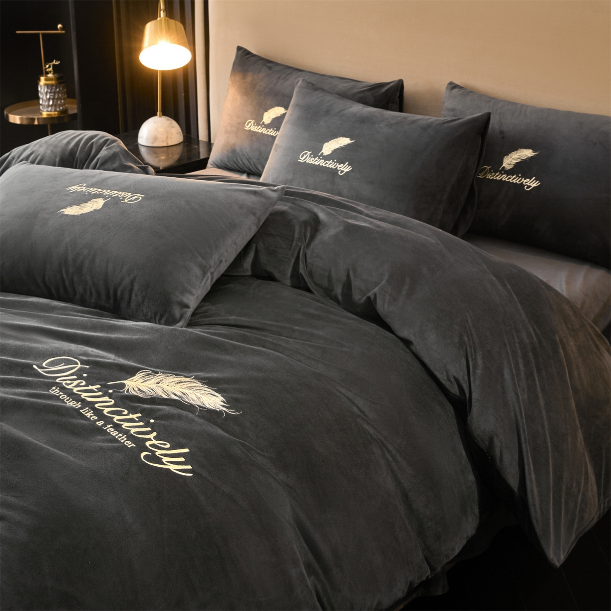 91家纺网 家纺一手货源 找家纺 （总）云棉坊 2025新款高克重水晶绒绣花四件套-羽梦系列