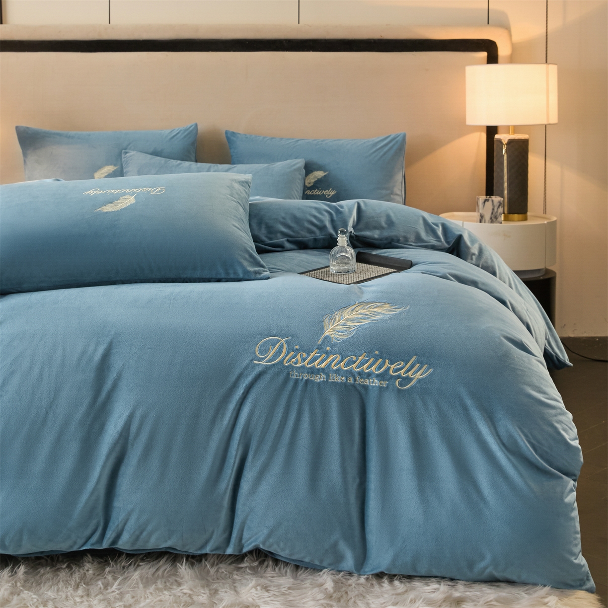 91家纺网 家纺一手货源 找家纺 云棉坊 2025新款高克重水晶绒绣花四件套-羽梦系列 羽梦-宾利蓝