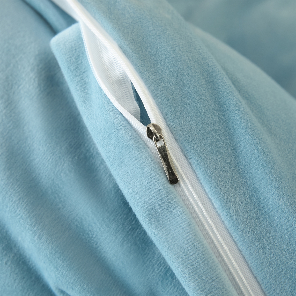 91家纺网 家纺一手货源 找家纺 云棉坊 2025新款高克重水晶绒绣花四件套-羽梦系列 羽梦-天空兰