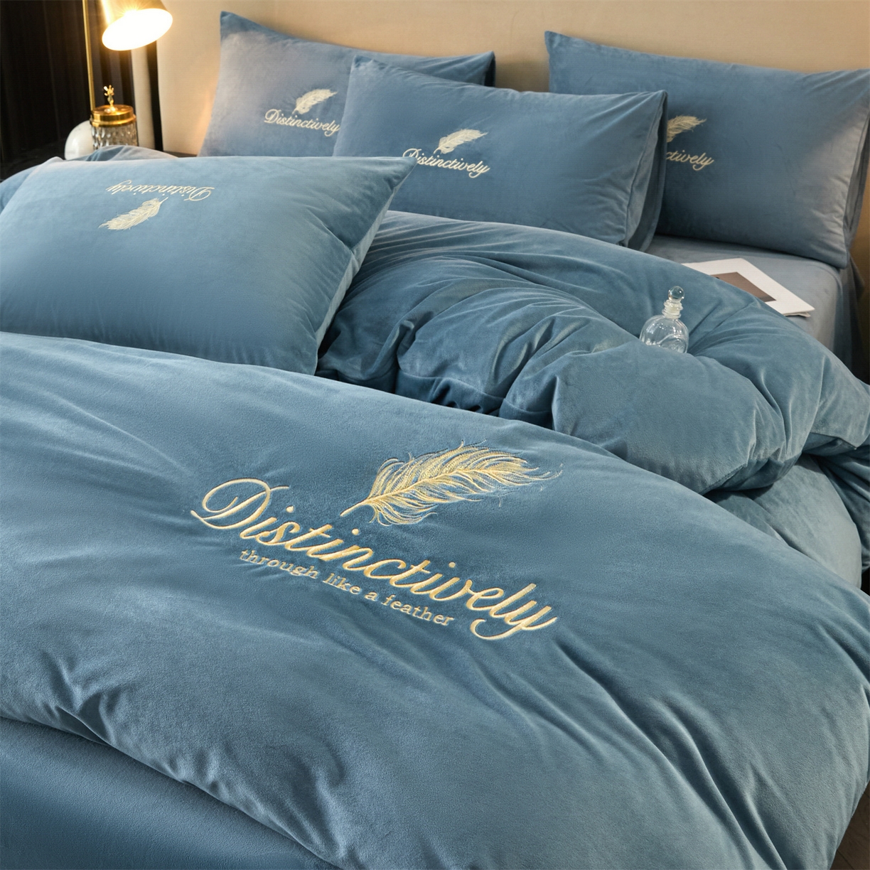 91家纺网 家纺一手货源 找家纺 云棉坊 2025新款高克重水晶绒绣花四件套-羽梦系列 羽梦-宾利蓝