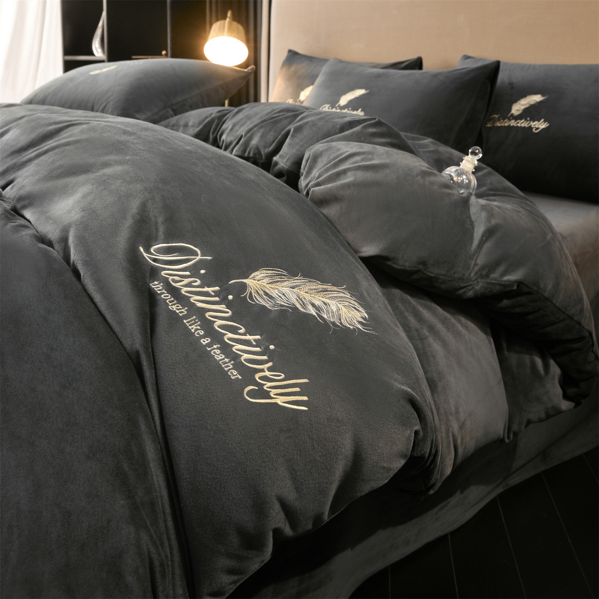 91家纺网 家纺一手货源 找家纺 （总）云棉坊 2025新款高克重水晶绒绣花四件套-羽梦系列