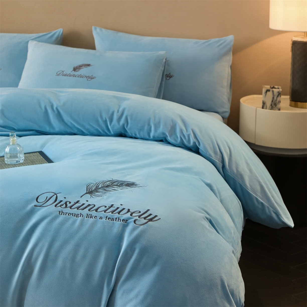 91家纺网 家纺一手货源 找家纺 云棉坊 2025新款高克重水晶绒绣花四件套-羽梦系列 羽梦-天空兰