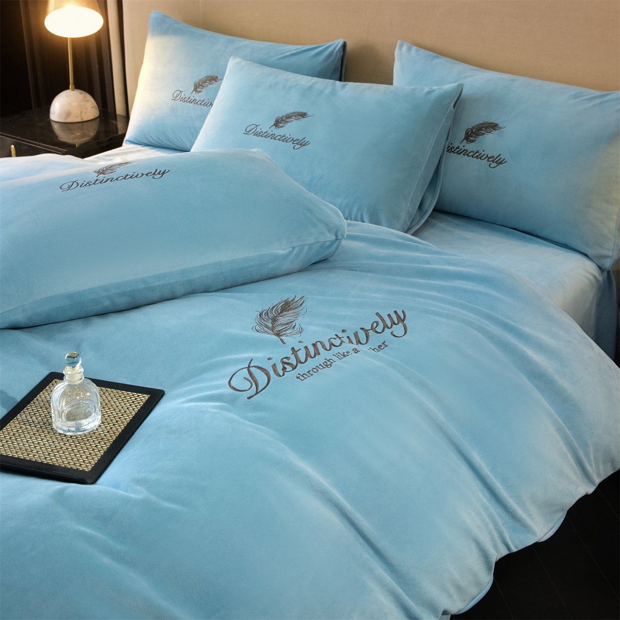 91家纺网 家纺一手货源 找家纺 云棉坊 2025新款高克重水晶绒绣花四件套-羽梦系列 羽梦-天空兰