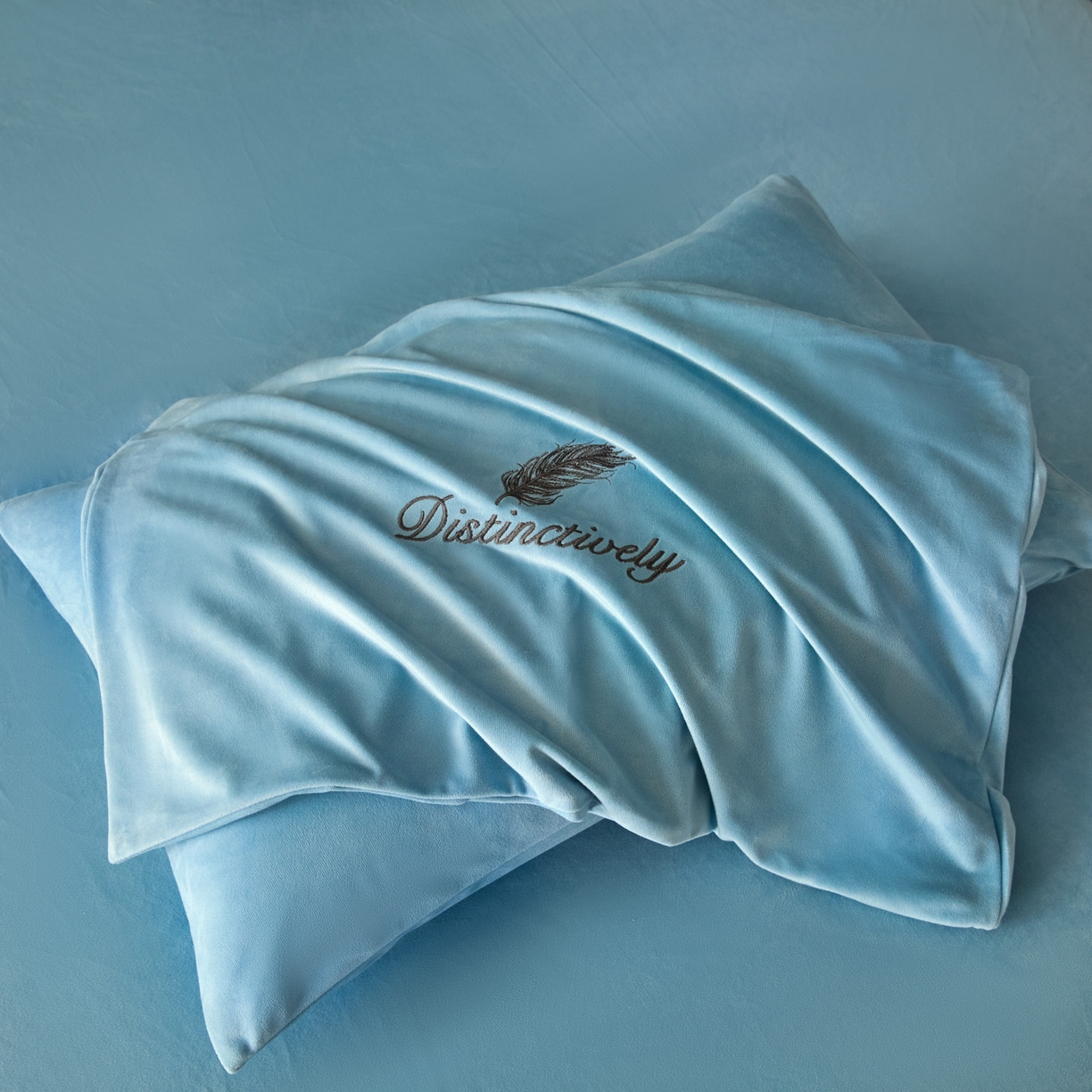 91家纺网 家纺一手货源 找家纺 云棉坊 2025新款高克重水晶绒绣花四件套-羽梦系列 羽梦-天空兰