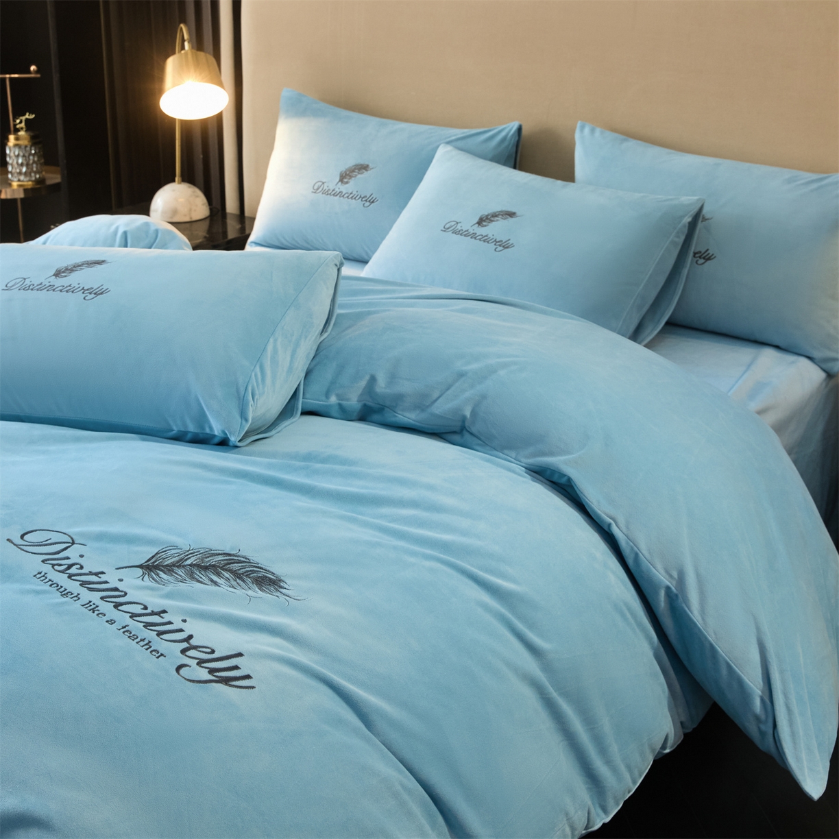 91家纺网 家纺一手货源 找家纺 云棉坊 2025新款高克重水晶绒绣花四件套-羽梦系列 羽梦-天空兰