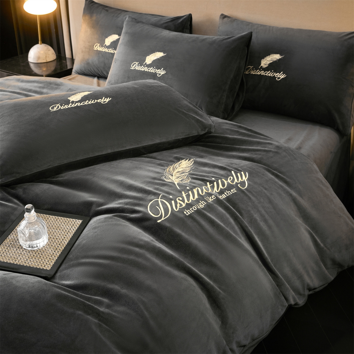 91家纺网 家纺一手货源 找家纺 （总）云棉坊 2025新款高克重水晶绒绣花四件套-羽梦系列