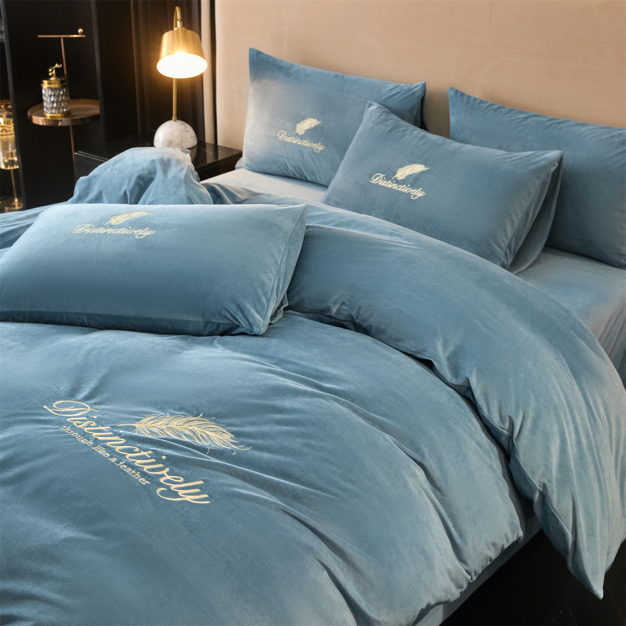 91家纺网 家纺一手货源 找家纺 云棉坊 2025新款高克重水晶绒绣花四件套-羽梦系列 羽梦-宾利蓝