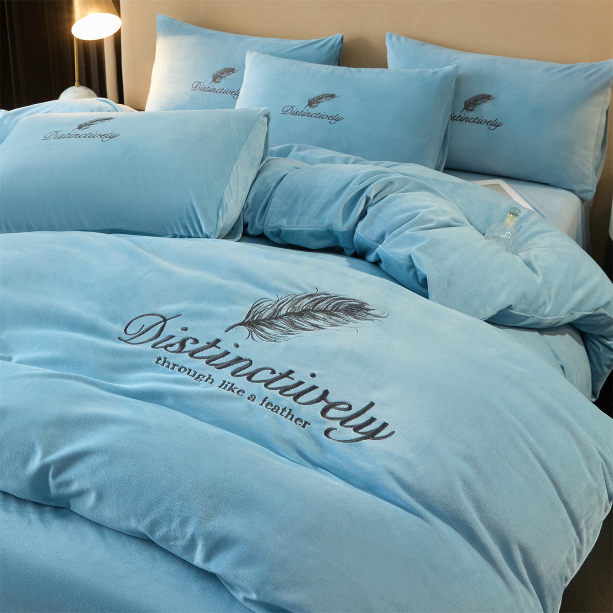 91家纺网 家纺一手货源 找家纺 云棉坊 2025新款高克重水晶绒绣花四件套-羽梦系列 羽梦-天空兰