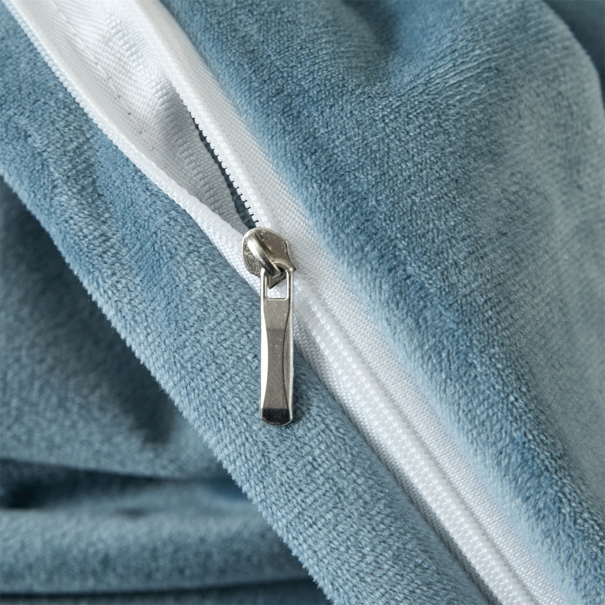 91家纺网 家纺一手货源 找家纺 云棉坊 2025新款高克重水晶绒绣花四件套-羽梦系列 羽梦-宾利蓝