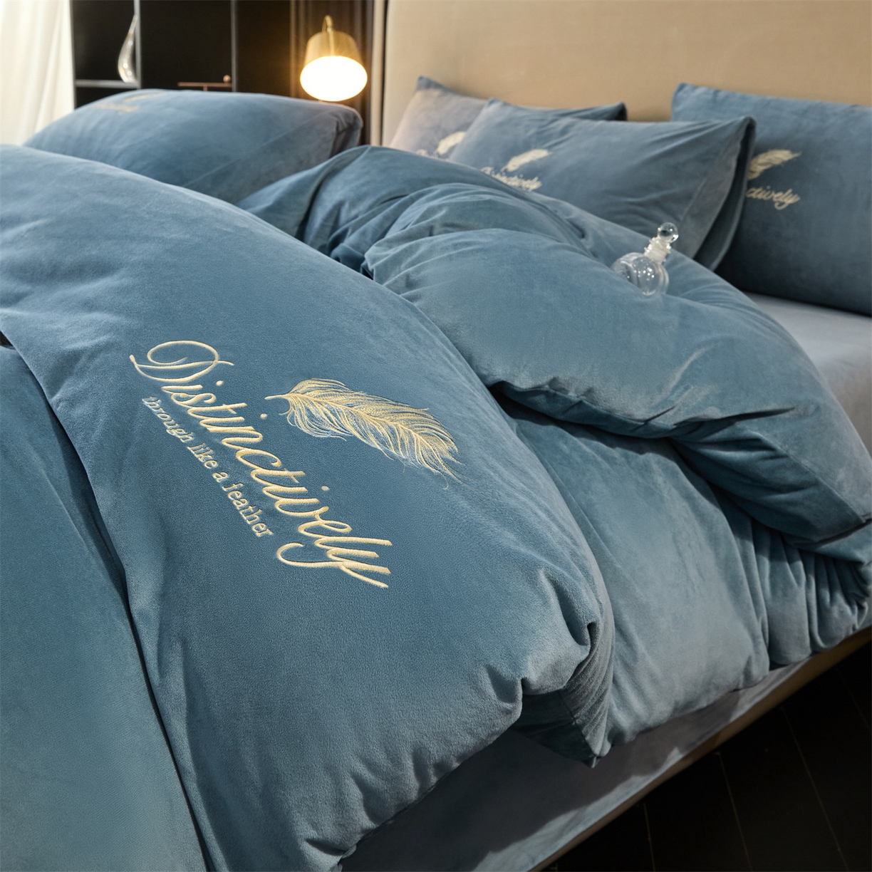 云棉坊 2025新款高克重水晶绒绣花四件套-羽梦系列 羽梦-宾利蓝