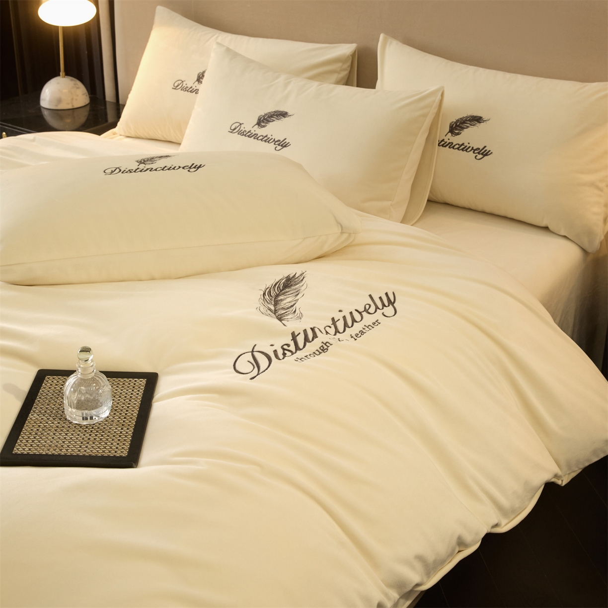 91家纺网 家纺一手货源 找家纺 云棉坊 2025新款高克重水晶绒绣花四件套-羽梦系列 羽梦-奶白