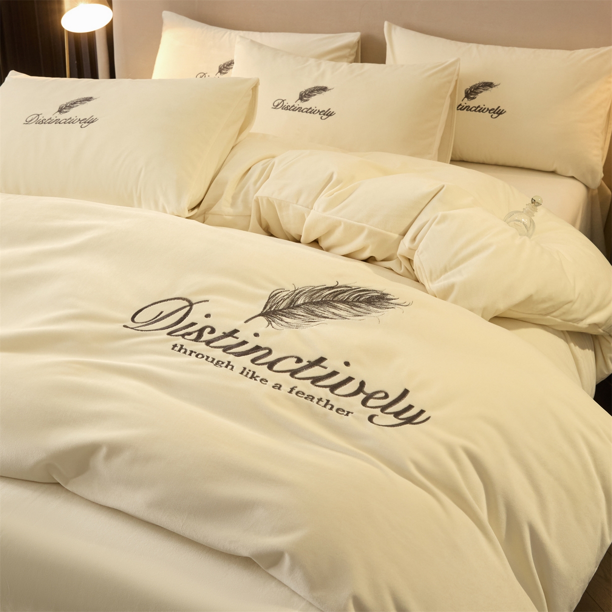 91家纺网 家纺一手货源 找家纺 云棉坊 2025新款高克重水晶绒绣花四件套-羽梦系列 羽梦-奶白