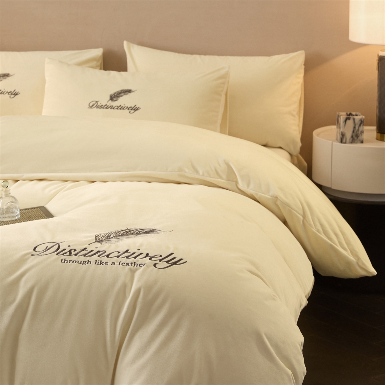 91家纺网 家纺一手货源 找家纺 云棉坊 2025新款高克重水晶绒绣花四件套-羽梦系列 羽梦-奶白