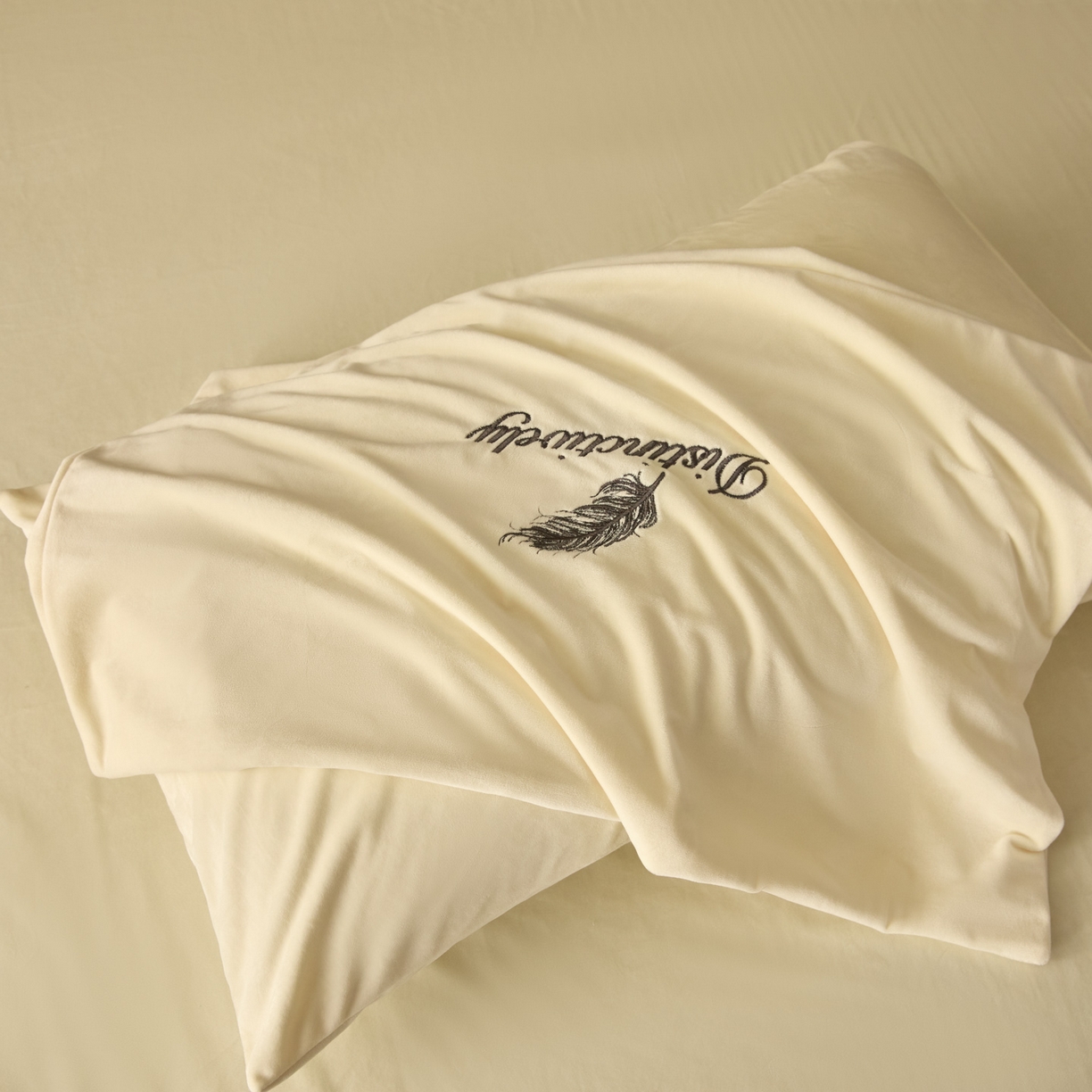 91家纺网 家纺一手货源 找家纺 云棉坊 2025新款高克重水晶绒绣花四件套-羽梦系列 羽梦-奶白