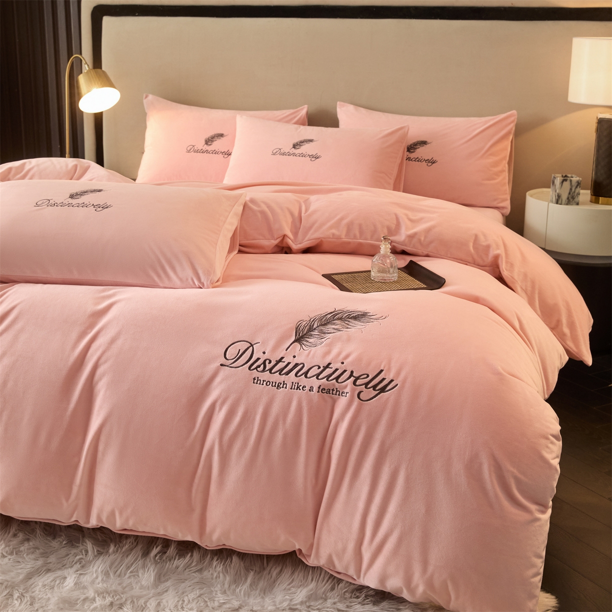 91家纺网 家纺一手货源 找家纺 云棉坊 2025新款高克重水晶绒绣花四件套-羽梦系列 羽梦-蜜桃粉