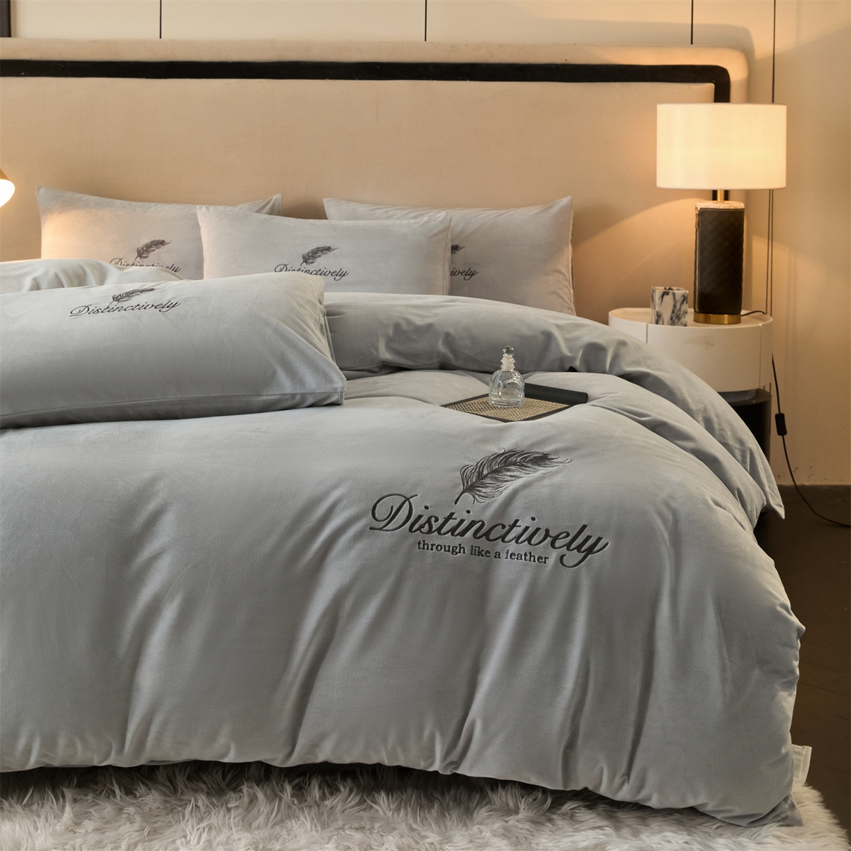 91家纺网 家纺一手货源 找家纺 云棉坊 2025新款高克重水晶绒绣花四件套-羽梦系列 羽梦-山灰