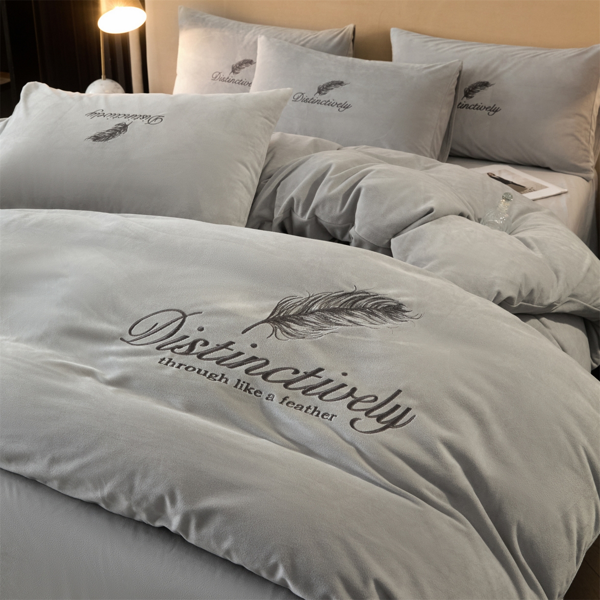 91家纺网 家纺一手货源 找家纺 云棉坊 2025新款高克重水晶绒绣花四件套-羽梦系列 羽梦-山灰