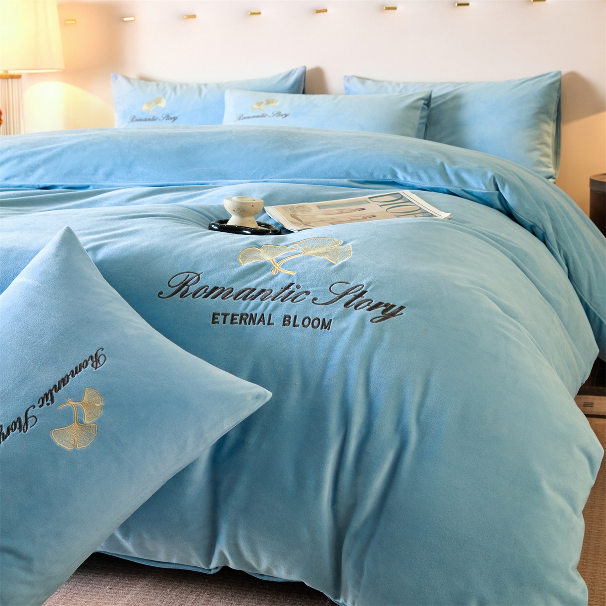 91家纺网 家纺一手货源 找家纺 云棉坊 2025新款高克重水晶绒绣花四件套-杏叶系列 杏叶-天空兰