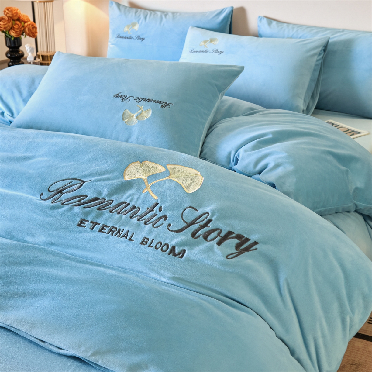 91家纺网 家纺一手货源 找家纺 云棉坊 2025新款高克重水晶绒绣花四件套-杏叶系列 杏叶-天空兰