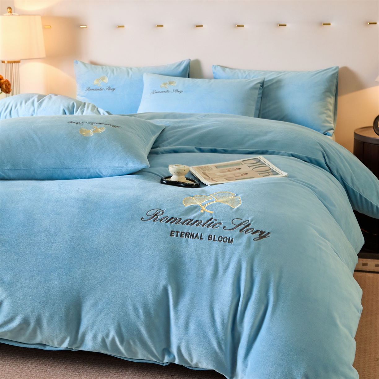 91家纺网 家纺一手货源 找家纺 云棉坊 2025新款高克重水晶绒绣花四件套-杏叶系列 杏叶-天空兰