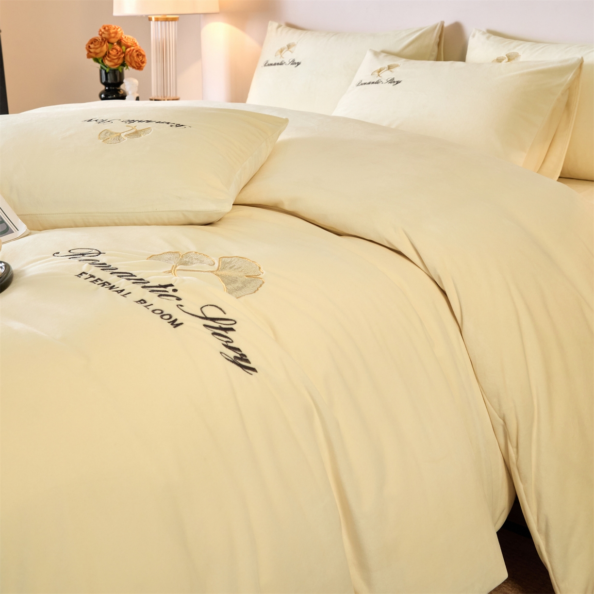 91家纺网 家纺一手货源 找家纺 云棉坊 2025新款高克重水晶绒绣花四件套-杏叶系列 杏叶-奶白