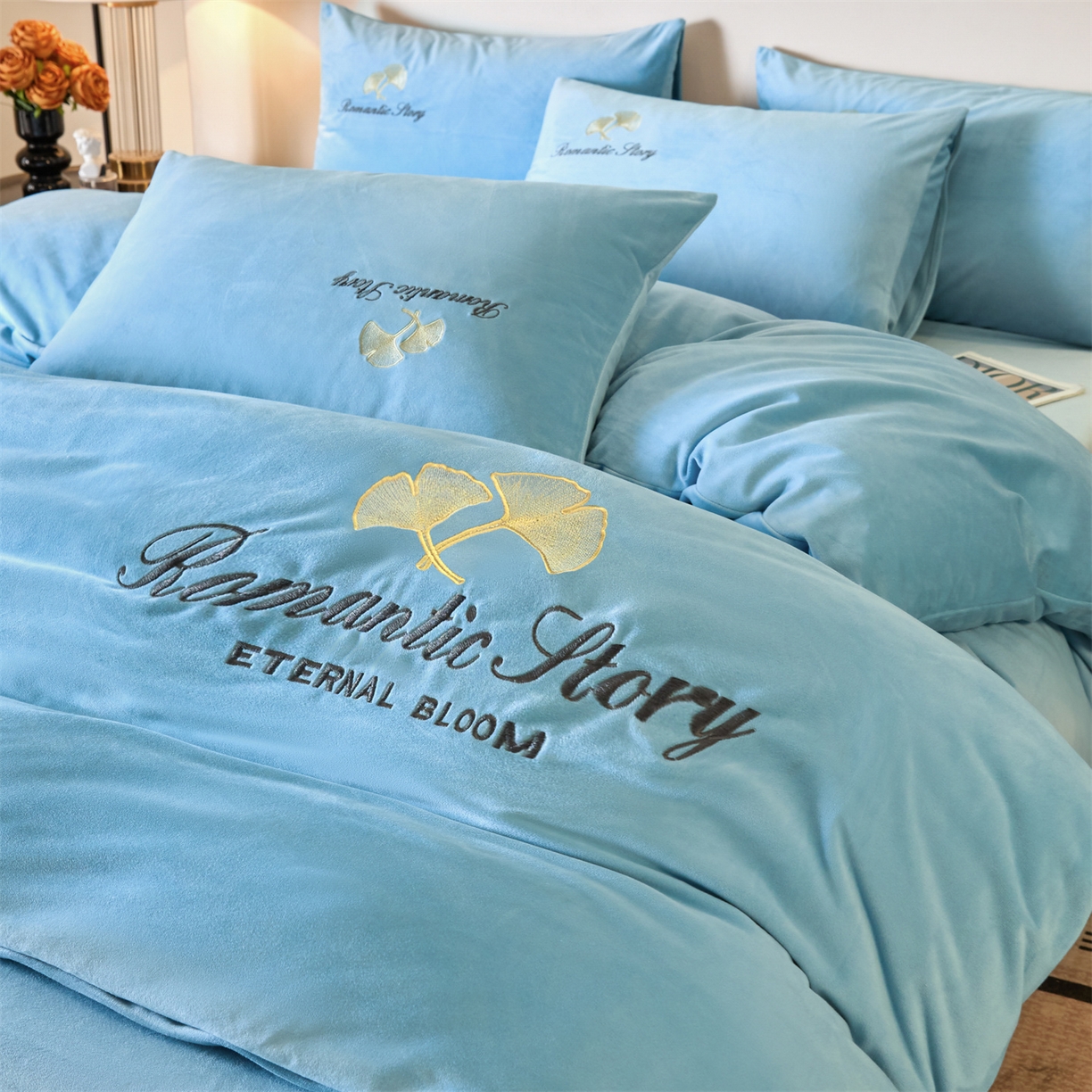 91家纺网 家纺一手货源 找家纺 云棉坊 2025新款高克重水晶绒绣花四件套-杏叶系列 杏叶-天空兰