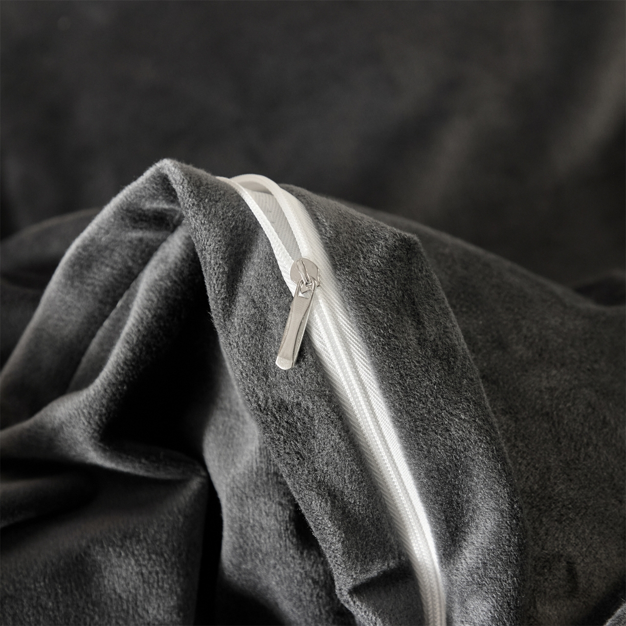 91家纺网 家纺一手货源 找家纺 云棉坊 2025新款高克重水晶绒绣花四件套-杏叶系列 杏叶-高级灰