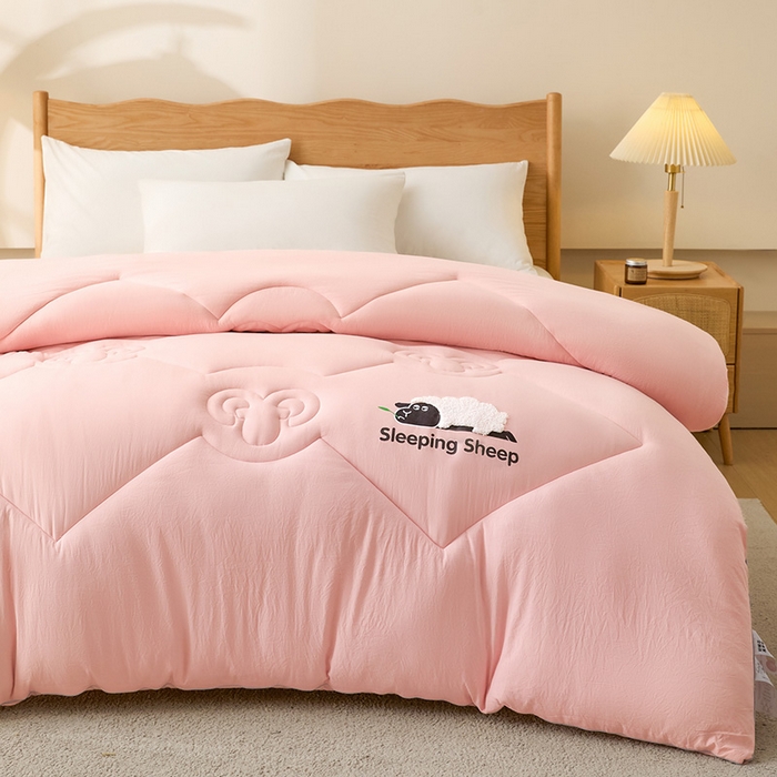 91家纺网 家纺一手货源 找家纺 鑫琪莱家纺 2025新款A类鄂尔多斯羊毛被子被芯 睡眠羊-粉