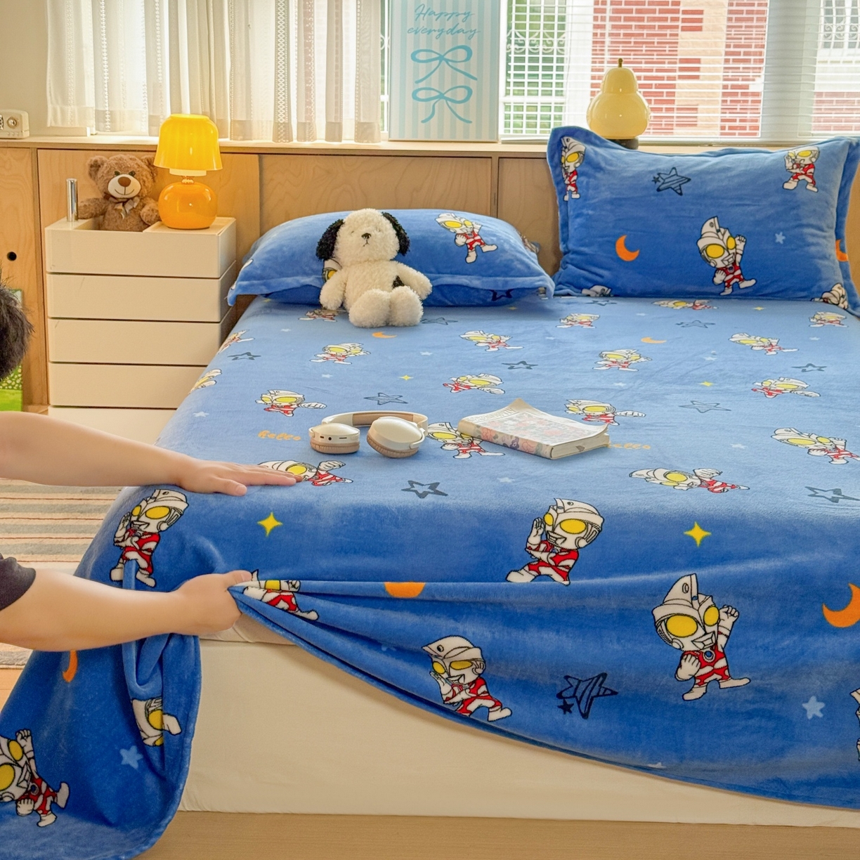 91家纺网 家纺一手货源 找家纺 （总）名兮家居 2025新款经典奥特曼-三丽鸥高克重牛奶绒床单