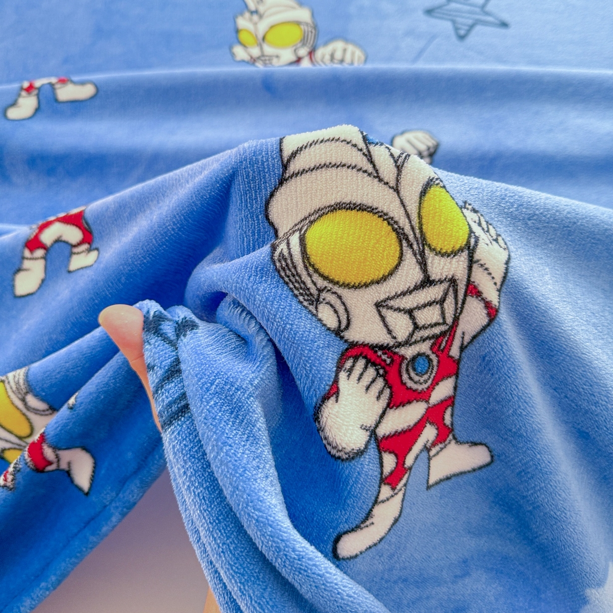 91家纺网 家纺一手货源 找家纺 （总）名兮家居 2025新款经典奥特曼-三丽鸥高克重牛奶绒床单